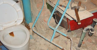 Профессиональный демонтаж перегородки ванной и туалета в грозном - от 577 рублей